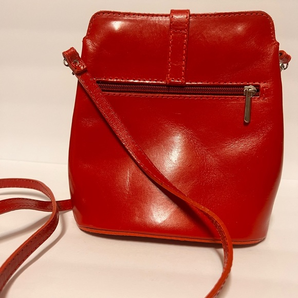Red Italian leather Vera Pelle crossbody - Picture 2 of 5